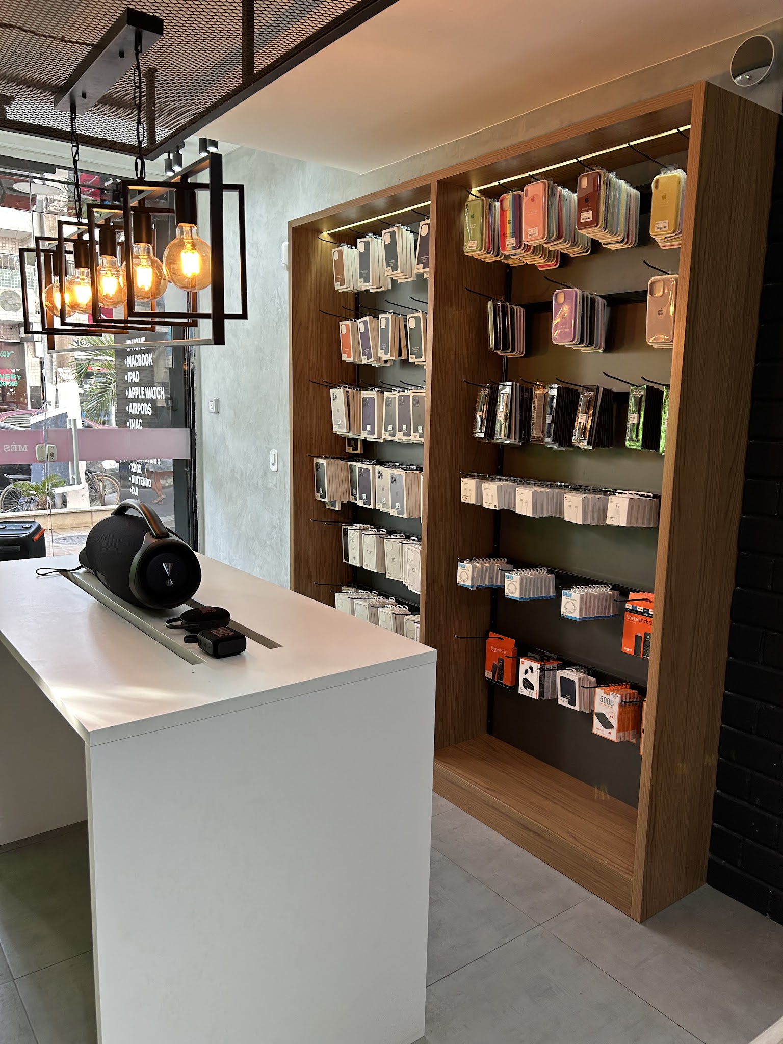 Loja física ZogbImports em Itaboraí, revendedora independente de iPhone no Centro